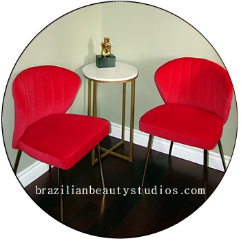 Comfortable and clean client waiting area at Brazilian Beauty Studios